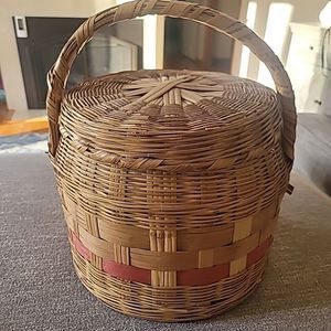 Vintage Wicker Basket Large Hand Woven Round Market Basket Handle Lid 15"hx12"d